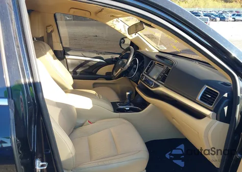 2018 Toyota Highlander Le Plus from USA, damaged, VIN 5TDBZRFH5JS487694